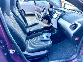 Peugeot 108 1.0 e-VTi 69pk Première CabrioTop - nap - camera - keyless entry + start - elektr dak - clima - cruise - carplay picture 41