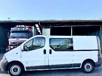 Vaurioauto  passenger cars Opel Vivaro 1.9 CDTI L2/H1 2005/6
