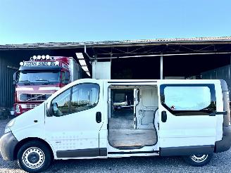 Vaurioauto  passenger cars Opel Vivaro 1.9 CDTI L2/H1 2005/6