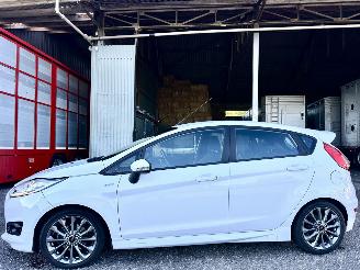 skadebil auto Ford Fiesta 1.0T EcoBoost ST-Line 5drs - nap - navi - clima + cruise - zwarte hemel - pdc - trekh - licht + regensensor 2016/9