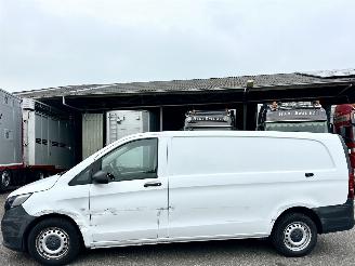 Schade bestelwagen Mercedes Vito 116 CDI 163pk 9-traps aut + f1 Extra Lang L3 3pers - navi - camera - stoelverw - pdc v+a - airco - cruise 2022/7