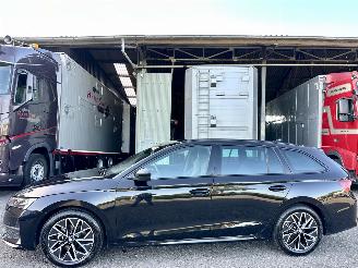 Auto incidentate Skoda Octavia 1.5 TSI MHEV Sportline - nap - 1e eig - navi - camera - inkl trekh - stuurverw - front + line + side assist 2025/12