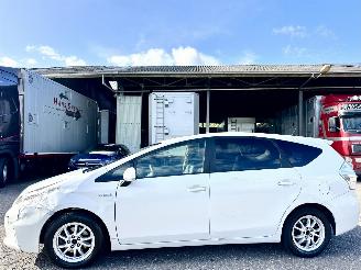 uszkodzony samochody osobowe Toyota Prius Plus Wagon 1.8 Hybrid aut 99pk Comfort 7Pers - 2013/3