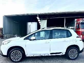 krockskadad bil auto Peugeot 2008 1.2 PureTech Active 2018/8