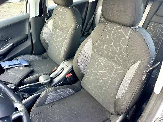 Peugeot 2008 1.2T 110pk PureTech Active - 96dkm nap - 1e eig - navi - clima - cruise - pdc v+a - volledig rijdbaar picture 19