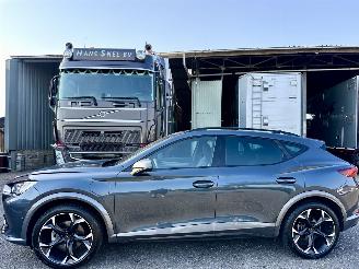 Vaurioauto  passenger cars Cupra Formentor 1.4 TSI 245pk aut + f1 e-Hybrid Essential - nap - virtual - camera - keyless - front + line + smart assist 2023/9
