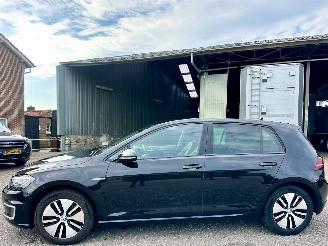 skadebil auto Volkswagen e-Golf Gereserveerd 136pk automaat highline 5drs - nap - 1e eig - front + line + side assist - keyless - leer - stoelverw - defa alarm 2019/1