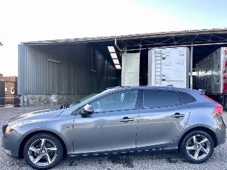 Vaurioauto  passenger cars Volvo V-40 1.6 D2 114pk 2013/6