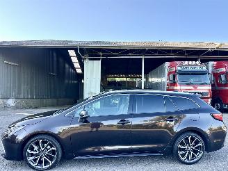 damaged passenger cars Toyota Corolla Touring Sports 2.0 Hybrid Executive 2020/1