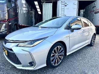 Toyota Corolla Gereserveerd 1.8 Hybrid 148pk aut first edition sedan - navi - camera - stuurverw - keyless - front + line + side assist picture 2