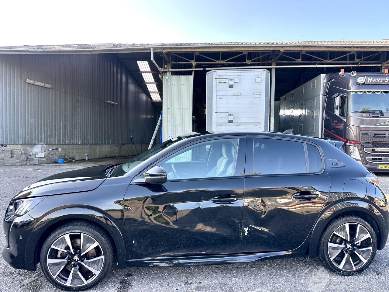 Peugeot e-208 EV 50kWh Aut 136pk GT-Line - navi - camera - carplay - virtual - sfeerverl - front + line + side assist - keyless