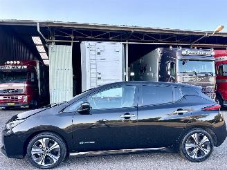 Damaged car Nissan Leaf Tekna 40kWh 150pk aut 2019/3