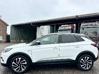 Unfallwagen Opel Grandland X 1.2 Turbo 131pk aut Innovation - 360cam - keyless - nav - line + side assist - stoelkoeling - stuurverw - stoelverw v+a 2018/7