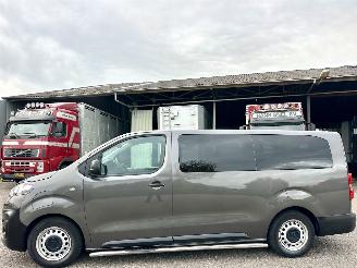 Vaurioauto  passenger cars Opel Vivaro E Combi 75kWh 136pk aut 9-Pers lang - nap - 2021/6