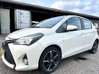 Toyota Yaris 1.3 VVT-i 99pk aut + f1 Dynamic - 48dkm nap - 1e eig - navi - cam - pdc v+a - airco - cruise - parelmoer picture 2
