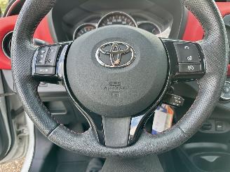 Toyota Yaris 1.3 VVT-i 99pk aut + f1 Dynamic - 48dkm nap - 1e eig - navi - cam - pdc v+a - airco - cruise - parelmoer picture 38