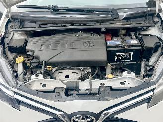 Toyota Yaris 1.3 VVT-i 99pk aut + f1 Dynamic - 48dkm nap - 1e eig - navi - cam - pdc v+a - airco - cruise - parelmoer picture 70