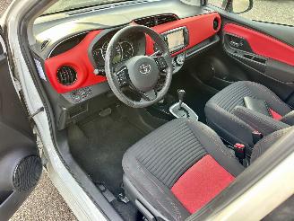 Toyota Yaris 1.3 VVT-i 99pk aut + f1 Dynamic - 48dkm nap - 1e eig - navi - cam - pdc v+a - airco - cruise - parelmoer picture 17