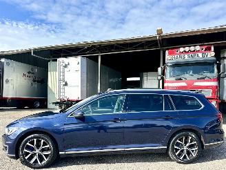 Damaged car Volkswagen Passat 1.4 TSI GTE 156pk aut Highline variant - pano - massage - stoelverw - trekh - navi - front assist 2015/12