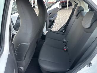 Toyota Aygo 1.0 VVT-i 72pk X-Fun 5drs - 39dkm nap - 1e eig - airco - cruise - esp - elektr ramen - rijdbaar picture 52