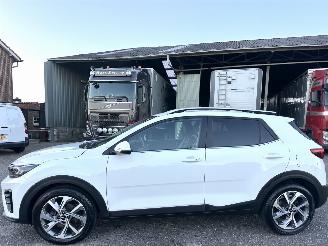 Voiture accidenté Kia Stonic 1.0 T-GDi MHEV GT-Line 2024/1