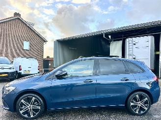 Damaged car Mercedes B-klasse 250e 163pk aut + f1 Lux Line - pano - nap - 1e eig - widescreen - sfeerverl - leer - memory l+r 2023/3