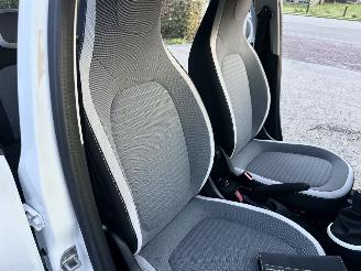 Renault Twingo 1.0 SCe 71pk Collection - 13dkm nap - 1e eig - airco - cruise - elektr pakket - led - aux - usb picture 45