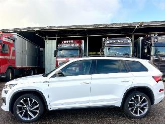 Vaurioauto  passenger cars Skoda Kodiaq 1.5 TSI Sportline Bus 2021/10