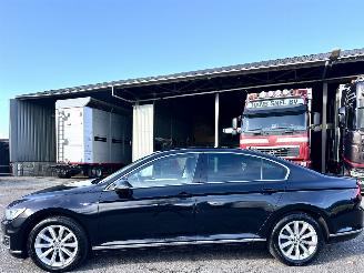 Coche accidentado Volkswagen Passat GTE 1.4 TSI aut Highline sedan - nap - navi - acc - front assist - leer + alcantara + stoelverw - pdc v+a 2016/12