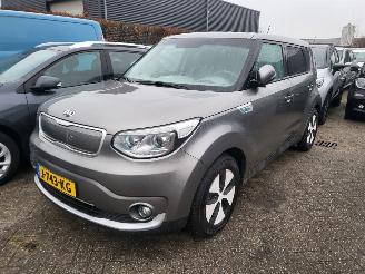 Unfallwagen Kia E-Soul electrische kia soul , geen schade ,, zwak accupakket 100% laden is 50 km 2014/12