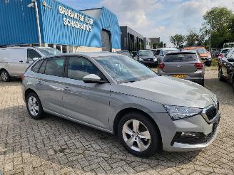 Schadeauto Skoda Scala AUTOMAAT 1.0 TSI  110 PK  Ambition RIJDBAAR 2024/2