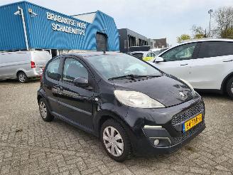 krockskadad bil auto Peugeot 107 Peugeot 107 1.0 Active goed rijden en goede airco 2012/4