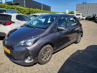 Toyota Yaris 1.0 VVT-i Active  Cool 5drs  rijdbaar picture 2