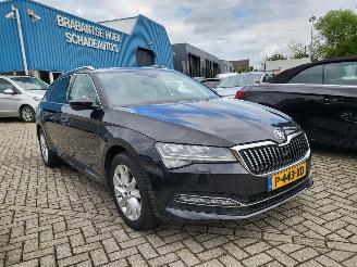 krockskadad bil auto Skoda Superb Superb Combi 1.5 TSI ACT Business Edition Plus rijdbaar 2022/7