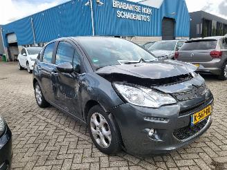 krockskadad bil auto Citroën C3 C3  AUTOMAAT 22000 km!!! E exclusive 1.2 PureTech Tendance , RIJDBAAR 2016/6