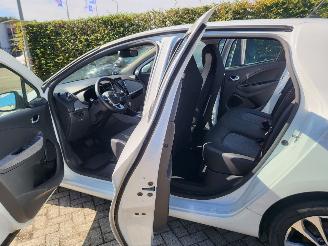 Renault Zoé incl accu INTENSE  51 KW met CCS lader  8000 km GEEN SCHADE technisch probleem picture 8