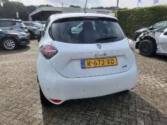Renault Zoé incl accu INTENSE  51 KW met CCS lader  8000 km GEEN SCHADE technisch probleem picture 17