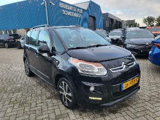 Damaged car Citroën C3 C3 Picasso 1.2 PureTech Tendance 110 pk  rijdbaar 2015/7