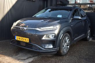 krockskadad bil auto Hyundai Kona 64Kwh Premium 204Pk 3FASE 100% Soh *Navi/Clima/Camera/Leder/Stoelverwarming 2020/12