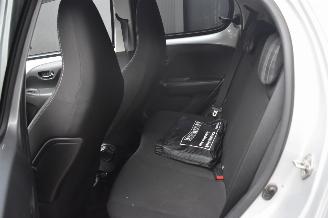 Peugeot 108 1.0 e-VTI Allure 72Pk *Clima/Camera picture 6