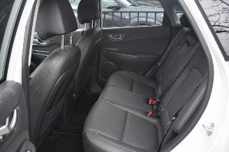 Hyundai Kona 64Kwh EV Limeted 204Pk 3FASE 100% SOH *Navi/Clima/Leder/Camera/Stoelverwarming picture 6