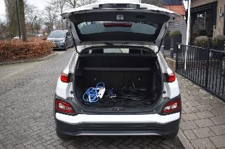Hyundai Kona 64Kwh EV Limeted 204Pk 3FASE 100% SOH *Navi/Clima/Leder/Camera/Stoelverwarming picture 15