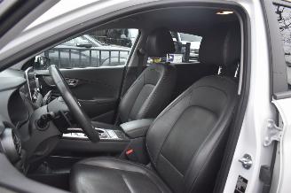 Hyundai Kona 64Kwh EV Limeted 204Pk 3FASE 100% SOH *Navi/Clima/Leder/Camera/Stoelverwarming picture 5