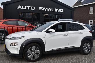 Damaged car Hyundai Kona 64Kwh Fashion 3FASE 204Pk *Navi/Clima/Camera 2020/9