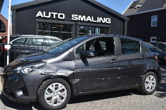 Vaurioauto  passenger cars Toyota Yaris 1.5 Hybrid Aspiration 75Pk *Navi/Clima/Camera 2017/8