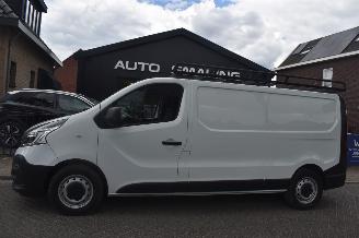 krockskadad bil bedrijf Renault Trafic 2.0 Dci 120Pk T26 L2H1 Comfort *Airco/Camera 2022/6