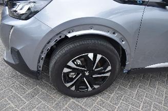 Peugeot e-2008 50Kwh Allure Pack 90% SOH 3FASE *Navi/Clima/Camera picture 16