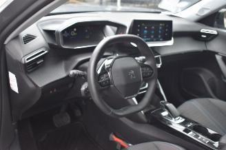 Peugeot e-2008 50Kwh Allure Pack 90% SOH 3FASE *Navi/Clima/Camera picture 7