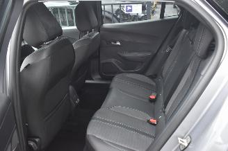 Peugeot e-2008 50Kwh Allure Pack 90% SOH 3FASE *Navi/Clima/Camera picture 6