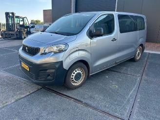 Coche accidentado Peugeot Expert 50Kwh Standard 9 personen 136Pk *Navi/Airco 2022/11